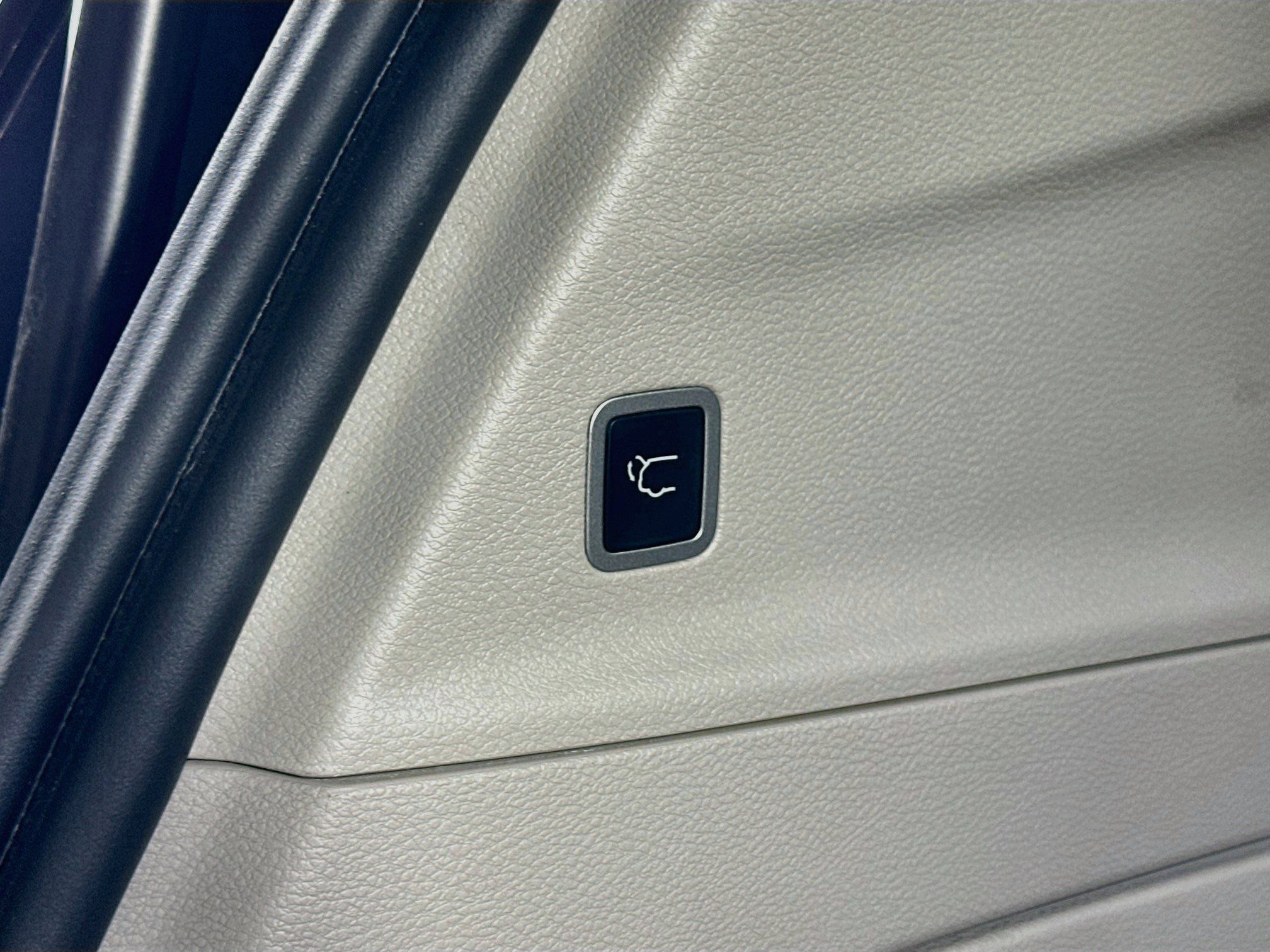 Used 2024 Chrysler Pacifica Limited FWD image 28
