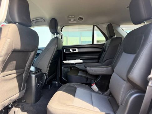 Used 2023 Ford Explorer XLT AWD/4WD image 24