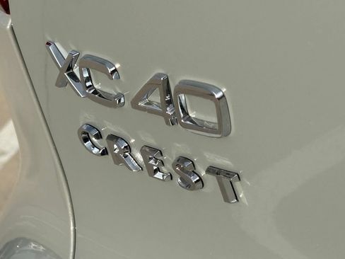 New 2026 Volvo XC40 B5 Plus w/ Protection Package Premier AWD/4WD image 8
