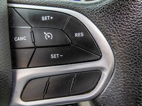 Used 2021 Chrysler Voyager LX FWD image 28