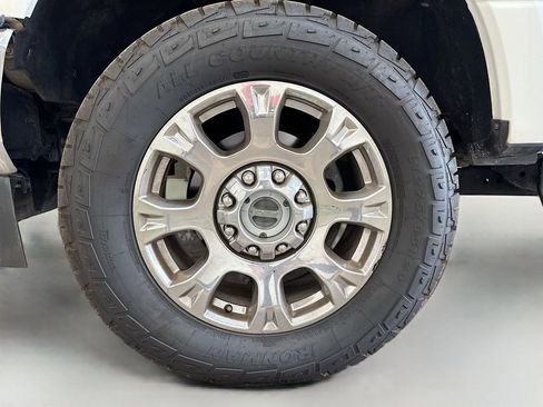 Used 2021 Ford F250 Lariat w/ Lariat Ultimate Package AWD/4WD image 28