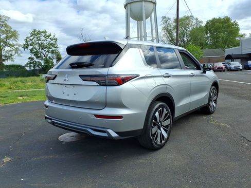 Used 2025 Mitsubishi Outlander SE AWD/4WD image 3