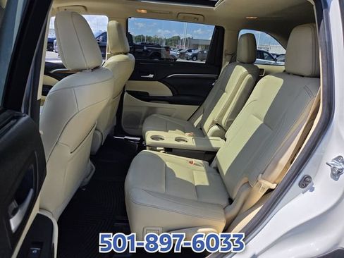 Used 2018 Toyota Highlander Limited Platinum AWD/4WD image 10