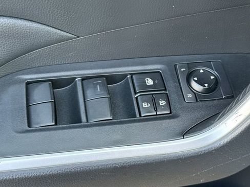 Used 2023 Toyota RAV4 LE image 12