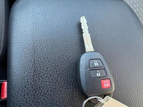 Used 2022 Toyota Tacoma SR image 22