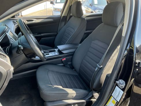 Used 2020 Ford Fusion SE FWD image 18