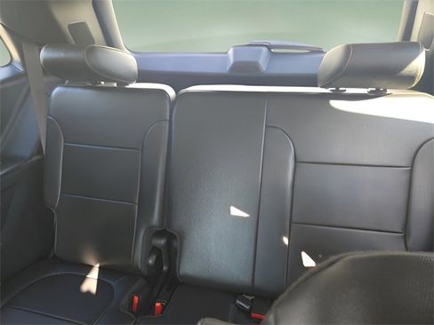 Used 2021 Chevrolet Traverse RS image 31