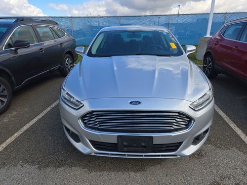 Used 2016 Ford Fusion SE w/ Equipment Group 202A AWD/4WD image 2