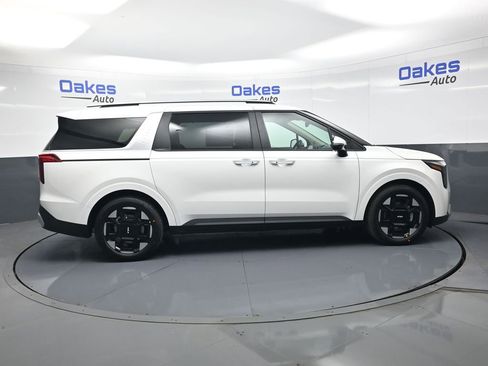 New 2026 Kia Carnival EX FWD image 9
