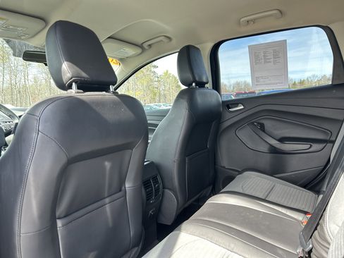Used 2019 Ford Escape SE image 11