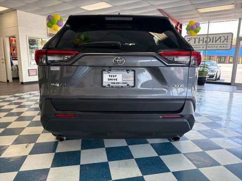 Used 2020 Toyota RAV4 XLE FWD image 6