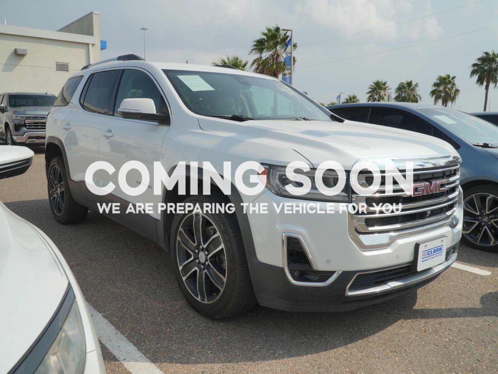 Used 2023 GMC Acadia SLT w/ Technology Package FWD image 1