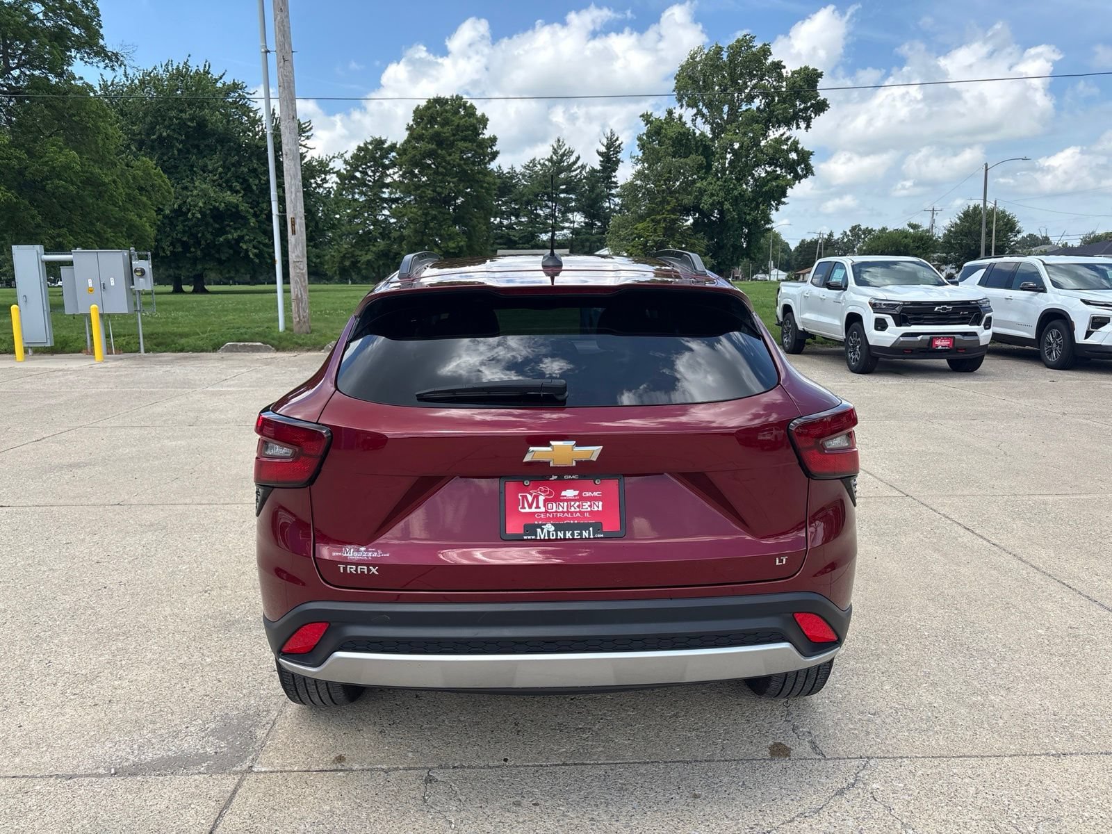 Used 2025 Chevrolet Trax LT FWD image 4