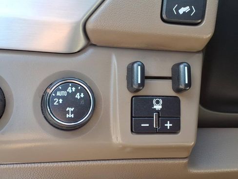 Used 2016 GMC Yukon SLT w/ Open Road Package AWD/4WD image 30