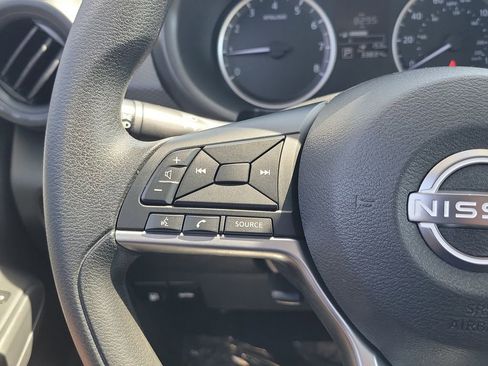 Used 2022 Nissan Kicks S FWD image 7