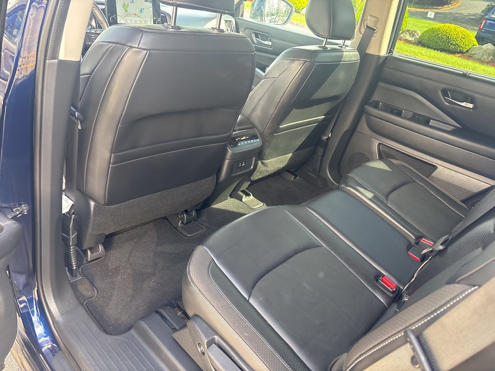 Used 2022 Nissan Pathfinder SL w/ SL Black Package AWD/4WD image 32