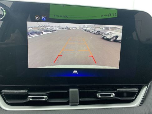 Used 2025 Chevrolet Equinox LT image 18