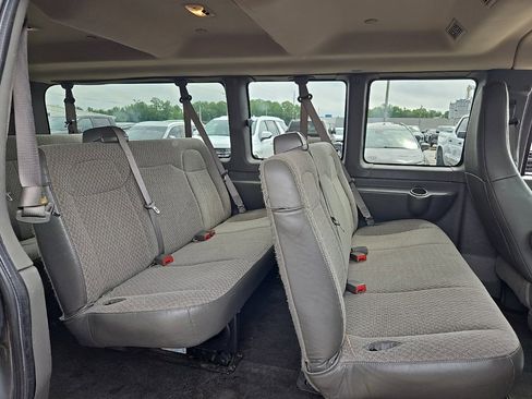 Used 2017 Chevrolet Express 3500 LT w/ LT Preferred Equipment Group image 12
