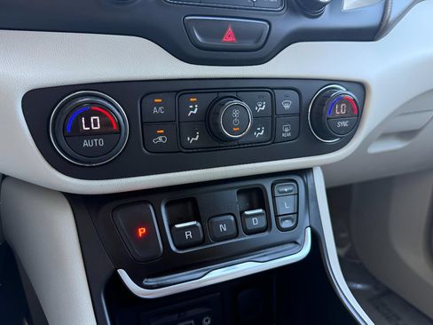 Used 2020 GMC Terrain Denali w/ Denali Premium Package FWD image 19