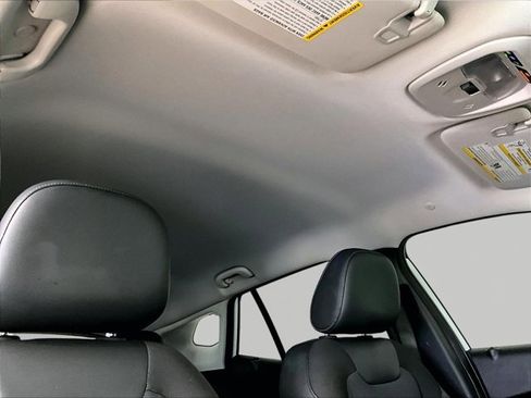 Used 2025 Chevrolet Trax LT w/ Driver Confidence Package FWD image 17
