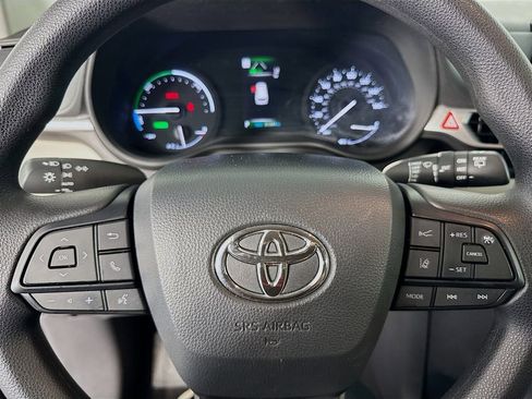 Used 2024 Toyota Sienna LE image 16