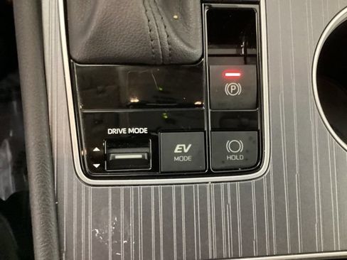 Used 2025 Toyota Sienna XLE FWD image 26
