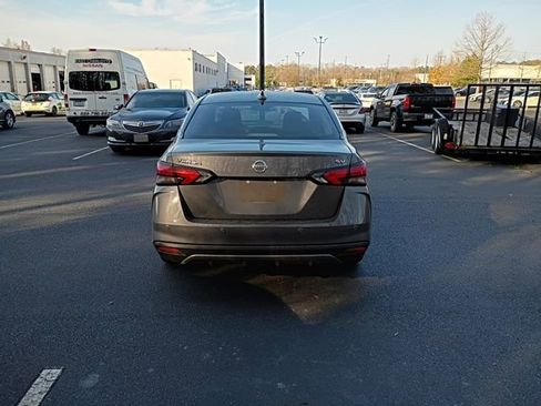 Used 2022 Nissan Versa SV w/ Trunk Package image 5