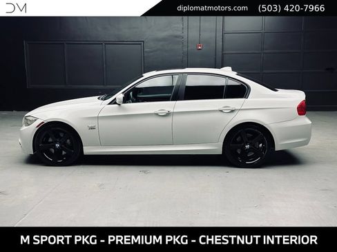 Used 2011 BMW 335i xDrive Sedan AWD/4WD image 4