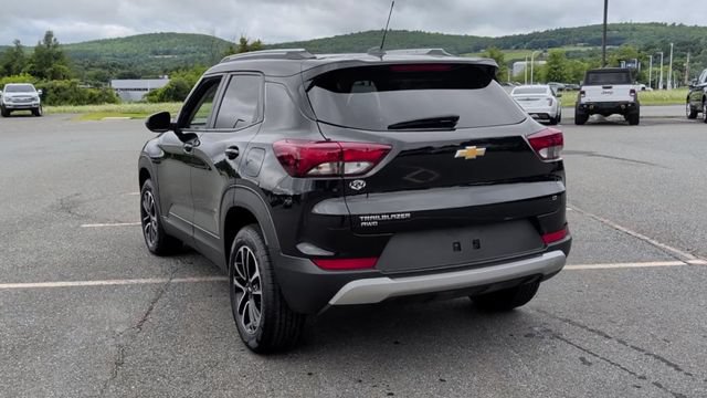 Used 2025 Chevrolet TrailBlazer LT AWD/4WD image 7