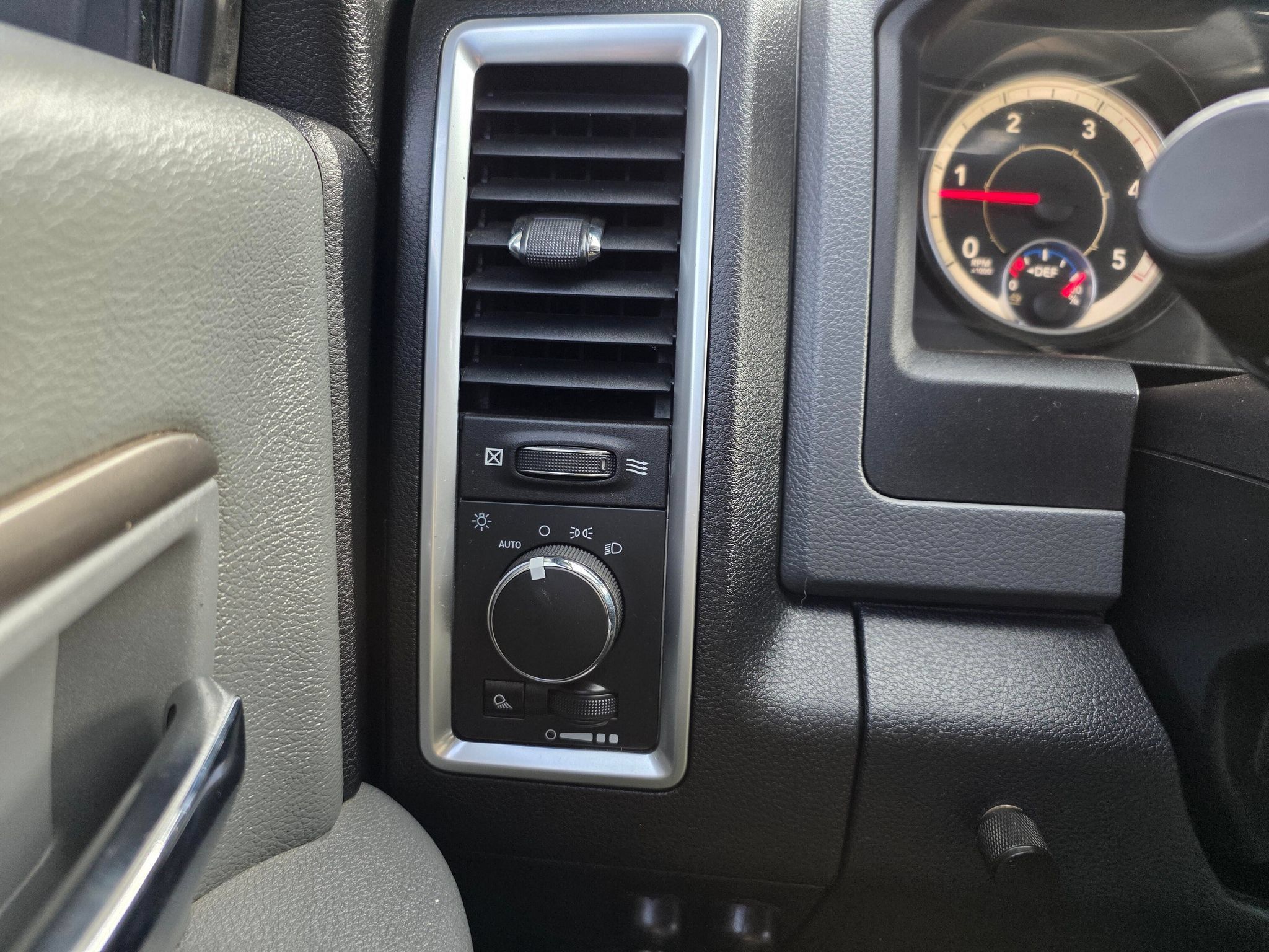 Used 2017 RAM 2500 SLT AWD/4WD image 23