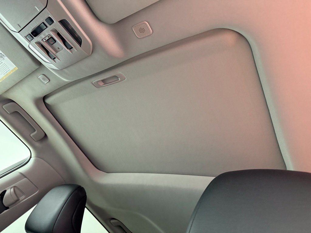 Used 2025 Toyota Highlander XLE AWD/4WD image 19