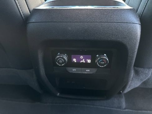 Used 2025 Chevrolet Traverse LT image 14