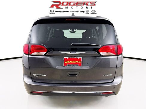 Used 2020 Chrysler Pacifica Limited image 7
