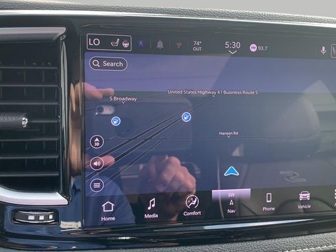 Used 2025 Chrysler Pacifica Limited AWD/4WD image 19