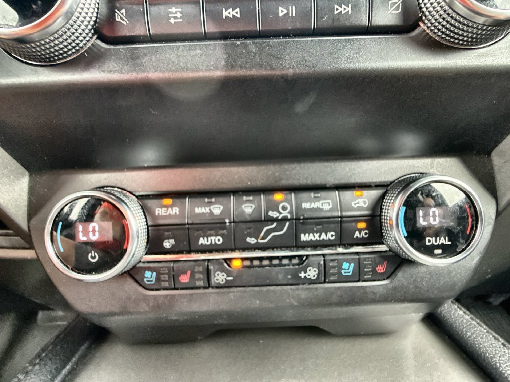 Used 2020 Ford Expedition XLT w/ Equipment Group 202A AWD/4WD image 22