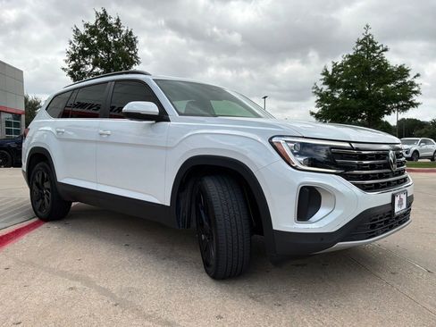 Used 2024 Volkswagen Atlas SE FWD image 4