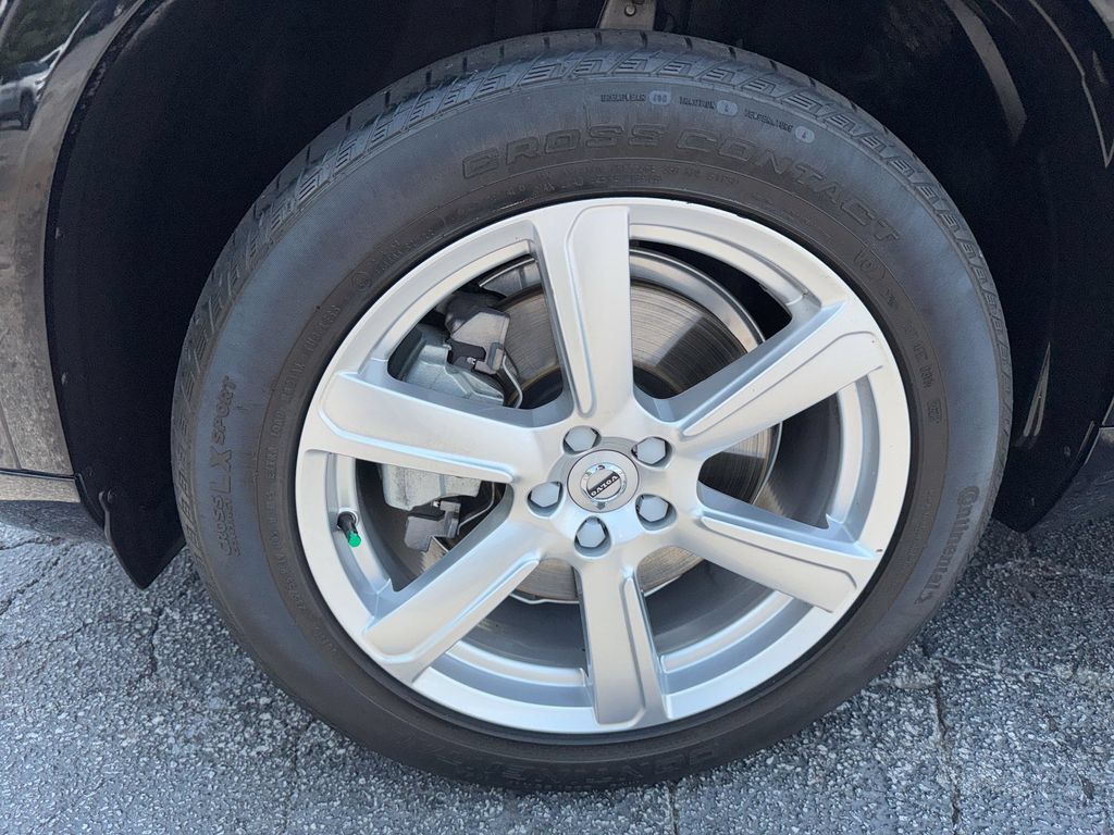 Used 2024 Volvo XC90 B5 Core AWD/4WD image 12