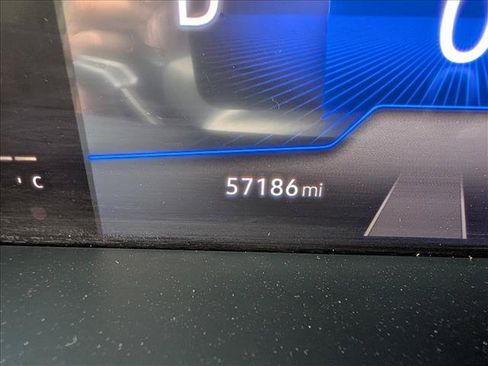 Used 2022 Volkswagen Tiguan SE w/ Panoramic Sunroof Package FWD image 35
