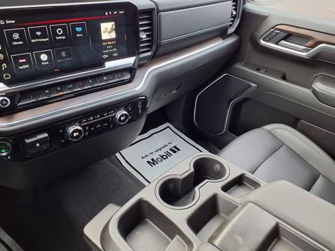 Used 2025 GMC Sierra 1500 SLT AWD/4WD image 32