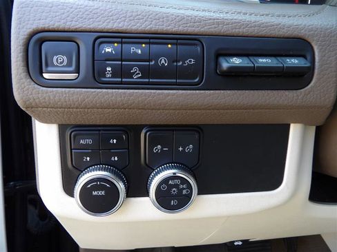 Used 2021 GMC Yukon XL Denali w/ Denali Premium Package image 37