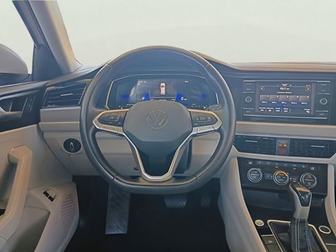 Used 2023 Volkswagen Jetta SE image 13