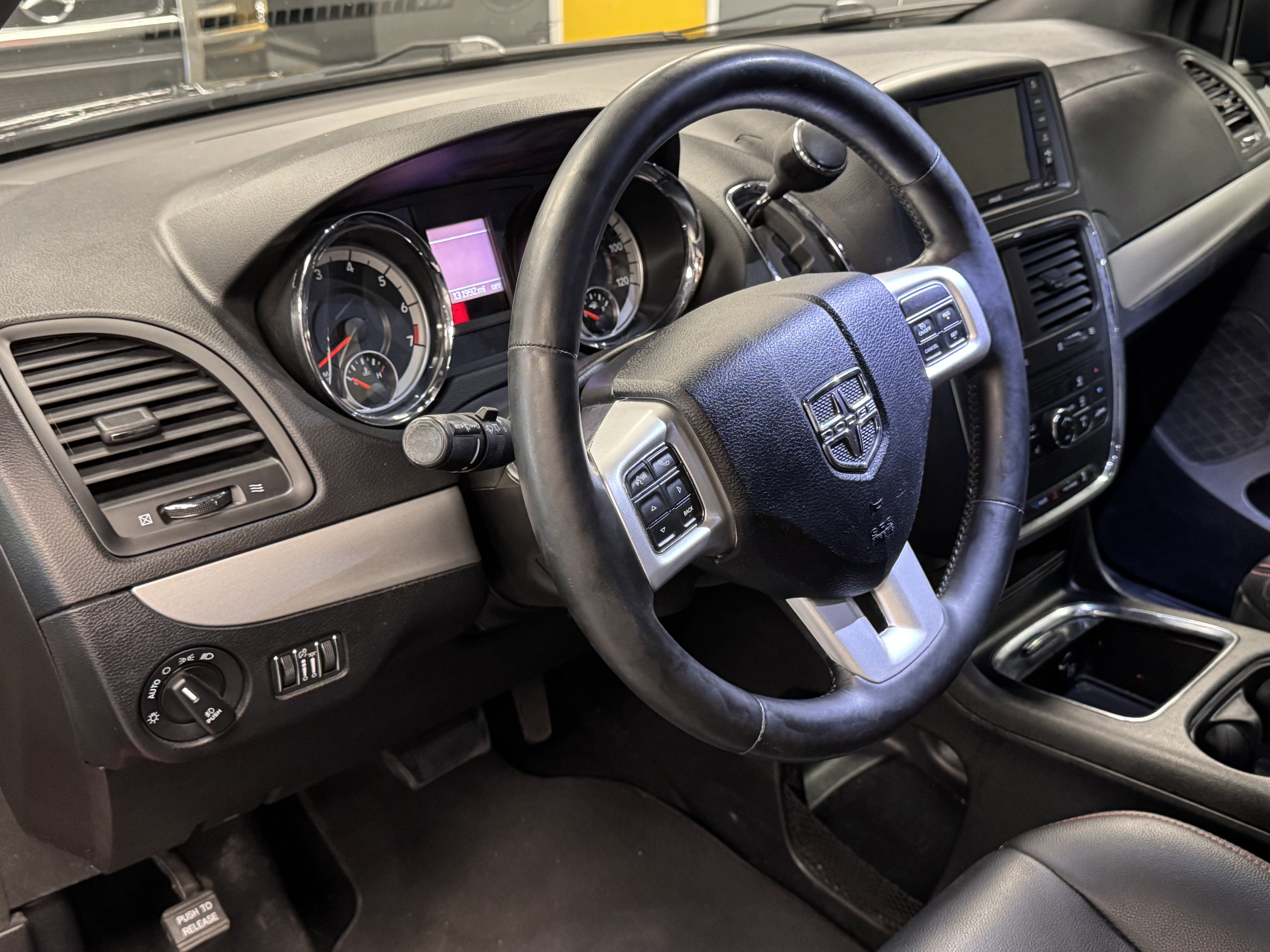 Used 2018 Dodge Grand Caravan GT FWD image 9