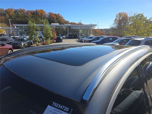 New 2026 BMW X5 xDrive50e w/ Climate Comfort Package image 12
