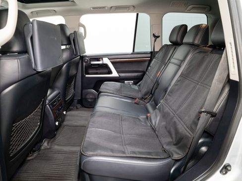 Used 2016 Toyota Land Cruiser image 34