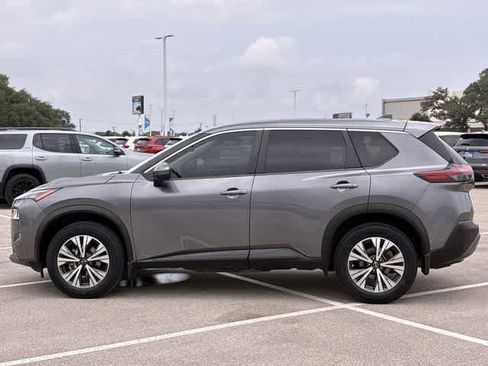 Used 2023 Nissan Rogue SV FWD image 3