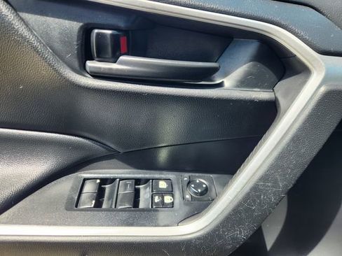 Used 2021 Toyota RAV4 LE image 21