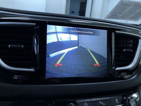 Used 2020 Chrysler Pacifica Touring-L Plus image 29