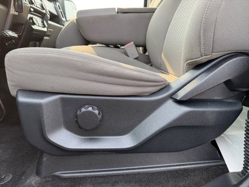 Used 2017 Ford F150 XLT image 12