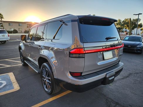 Used 2025 Lexus GX 550 w/ Accessory Package (2T) image 5