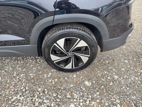 Used 2025 Volkswagen Taos SE image 30